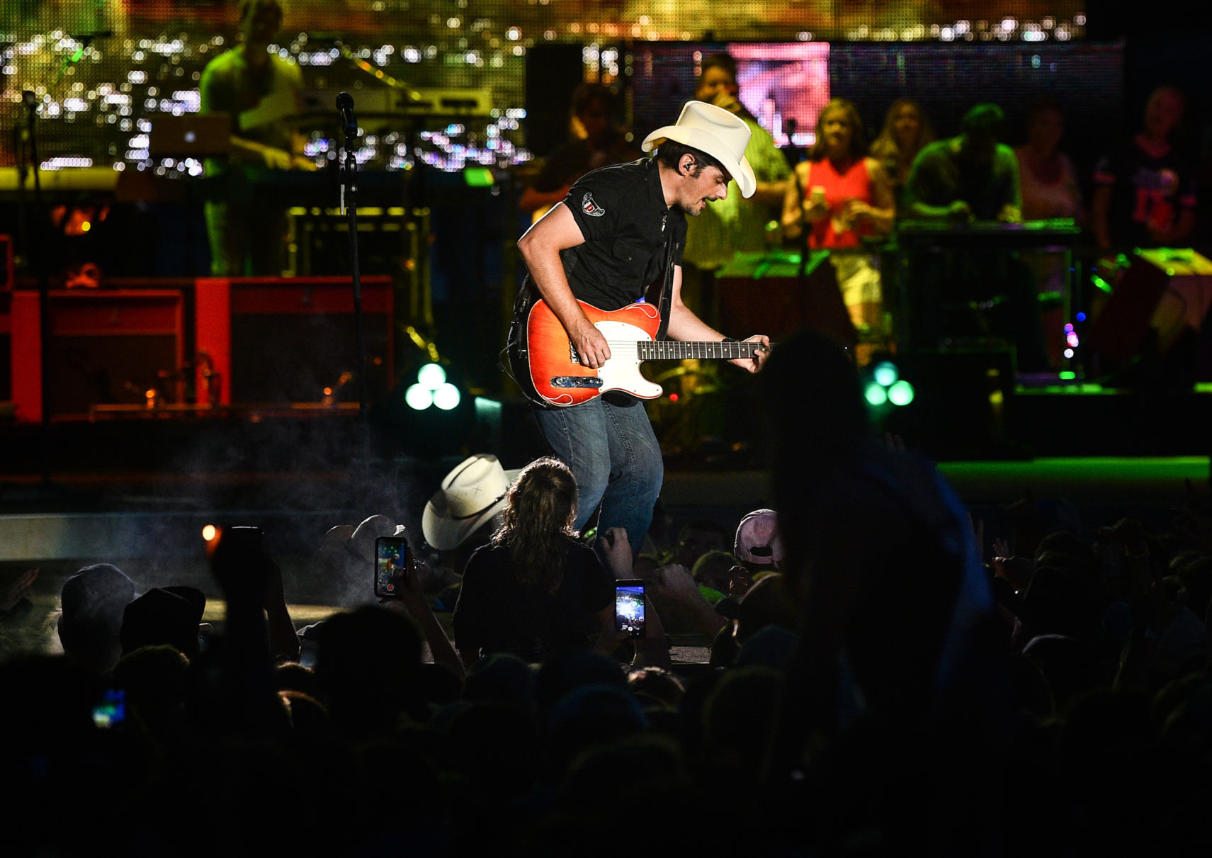 080519-mda-nws-bradpaisley-060a.jpg